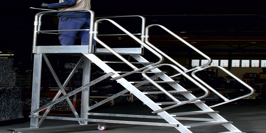 Heavy duty platform ladders